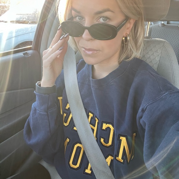 SOLD ⭐️ Vintage 90s Michigan Mom Crewneck - Picture 7 of 7